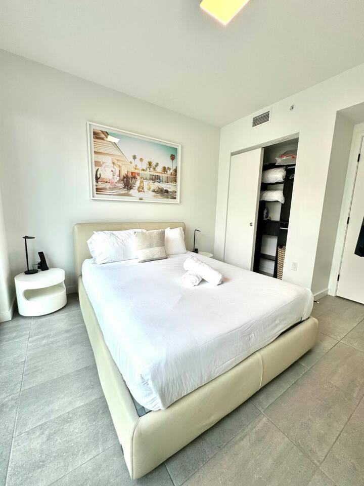 2 Bedrooms Design Downtown Pool And Gym Miami
