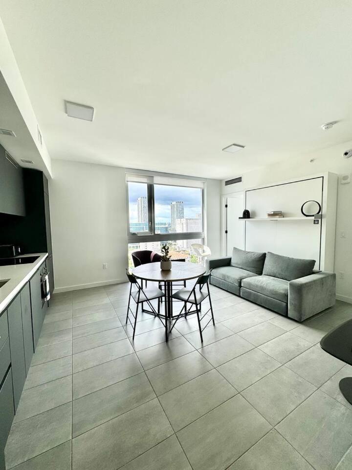 2 Bedrooms Design Downtown Pool And Gym *