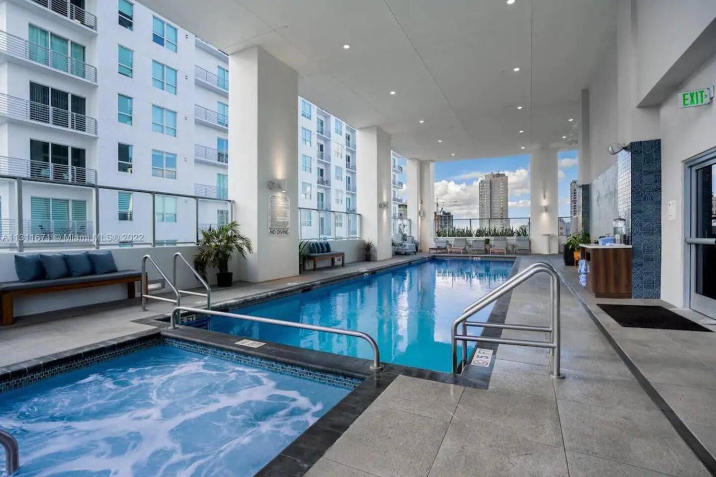 2 Bedrooms Design Downtown Pool And Gym
